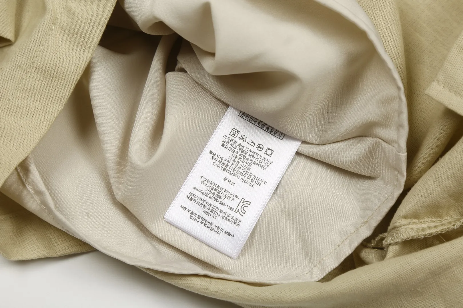 P210 Actual photo [High-end quality] Style number: 25052# Color: Navy blue/off-white/light khaki/ice blue/dark khaki Size: S to Short five-point version, double-layered inside and outside to prevent exposure, double stitching to cover the independent waistband ✅ - Professional washing before the car, the texture of the fabric is tight and soft ✅ - RL/Ralph Lauren linen shorts are simply a summer savior. The linen material allows every pore to breathe freely, say goodbye to sticky heat. Walking on the road, the wind blows, and the heat all over the body is instantly smoothed away. The bamboo texture is natural and unique, simple and pure texture, full of laziness and old money style.